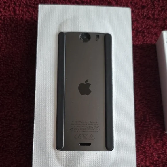 Apple Magic Mouse in Sleek White Packaging - Picture 3 of 4